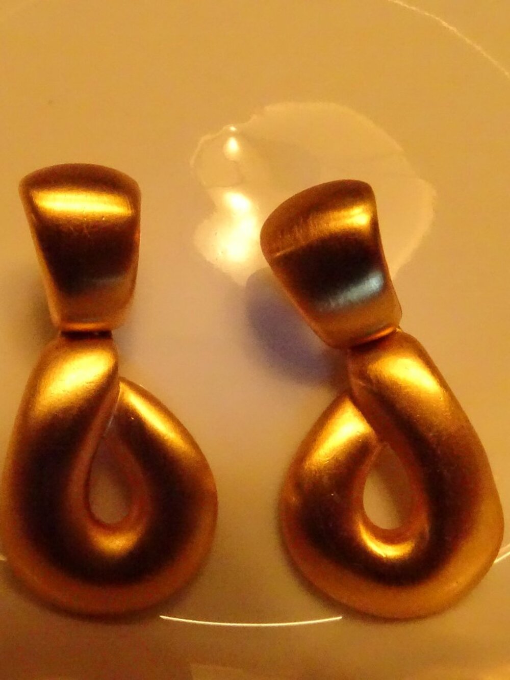 Vintage Brushed Gold Tone Twisted Knot Teardrop Drop Earrings Pierced Statement